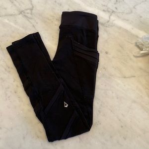 Ivivva black leggings with pockets on side. Full length